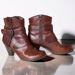 BORN CROWN Jailyn Brown Leather Heeled Ankle Booties